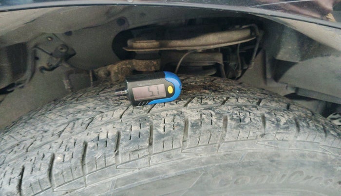 2017 Ford Endeavour TITANIUM 3.2 4X4 AT, Diesel, Automatic, 2,14,514 km, tyre