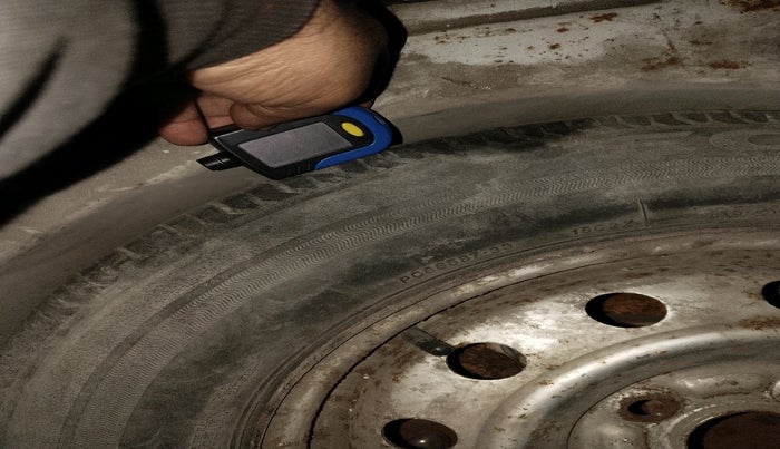 2011 Maruti Ritz LXI, Petrol, Manual, 1,22,585 km, tyre