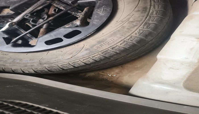 2011 Hyundai i10 MAGNA 1.1, Petrol, Manual, 1,38,822 km, tyre