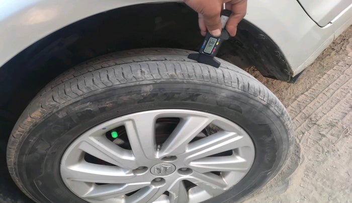 2016 Maruti Swift Dzire ZXI, Petrol, Manual, 90,884 km, tyre