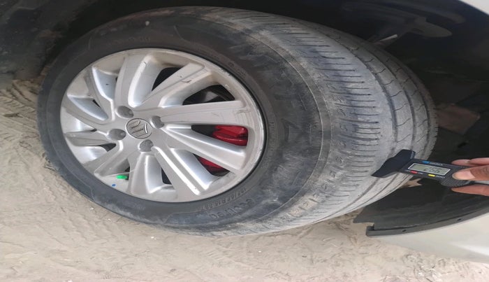 2016 Maruti Swift Dzire ZXI, Petrol, Manual, 90,884 km, tyre