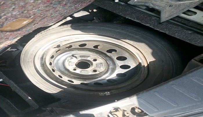 2013 Maruti Wagon R 1.0 VXI, Petrol, Manual, 82,897 km, tyre