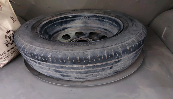 2014 Nissan Terrano XV D THP 110 PS, Diesel, Manual, 1,20,577 km, tyre