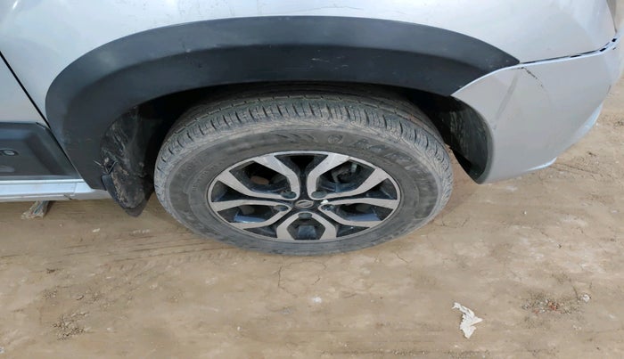 2014 Nissan Terrano XV D THP 110 PS, Diesel, Manual, 1,20,577 km, tyre