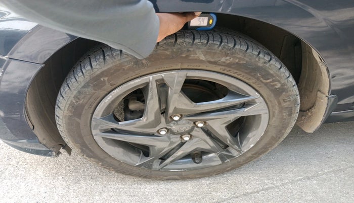 2021 Hyundai NEW I20 SPORTZ 1.2 AT, Petrol, Automatic, 43,998 km, tyre