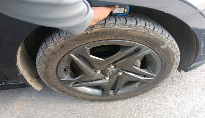 2021 Hyundai NEW I20 SPORTZ 1.2 AT, Petrol, Automatic, 43,998 km, tyre