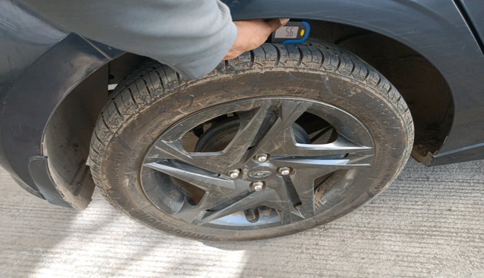 2021 Hyundai NEW I20 SPORTZ 1.2 AT, Petrol, Automatic, 43,998 km, tyre