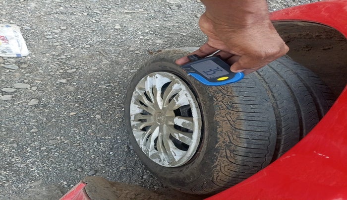 2012 Volkswagen Polo TRENDLINE 1.2L PETROL, Petrol, Manual, 1,41,667 km, tyre