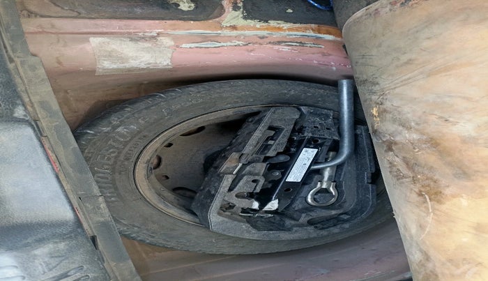 2012 Volkswagen Polo TRENDLINE 1.2L PETROL, Petrol, Manual, 1,41,667 km, tyre