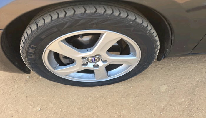 2012 Volvo S60 SUMMUM D5, Diesel, Automatic, 1,19,126 km, tyre