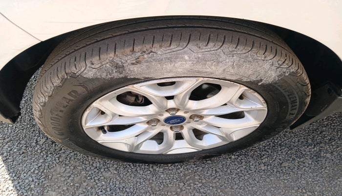 2015 Ford Ecosport TITANIUM 1.5L PETROL, Petrol, Manual, 1,17,502 km, tyre