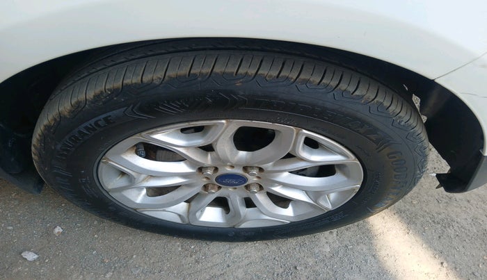 2015 Ford Ecosport TITANIUM 1.5L PETROL, Petrol, Manual, 1,17,502 km, tyre