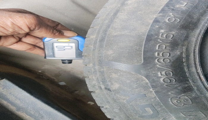 2011 Honda Civic 1.8L I-VTEC V MT, Petrol, Manual, 1,06,024 km, tyre