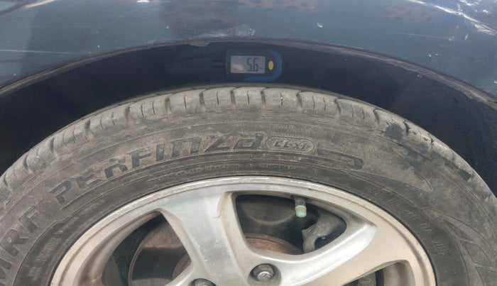 2011 Honda Civic 1.8L I-VTEC V MT, Petrol, Manual, 1,06,024 km, tyre