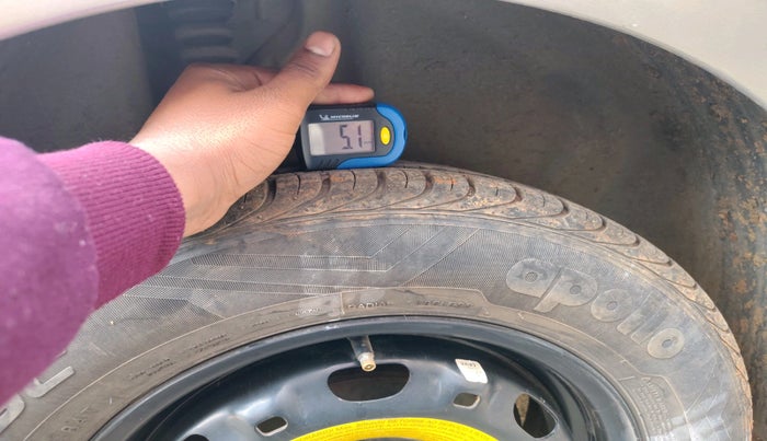 2015 Skoda Rapid 1.5 TDI CR ELEGANCE, Diesel, Manual, 1,85,788 km, tyre