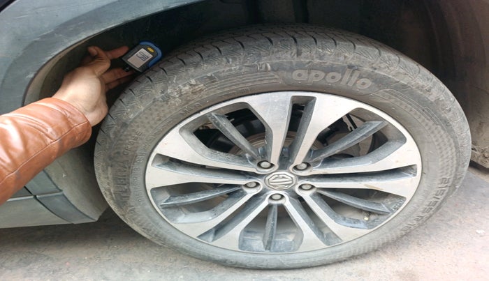 2022 MG HECTOR PLUS SHARP 2.0 DIESEL TURBO MT 6-STR, Diesel, Manual, 43,119 km, tyre