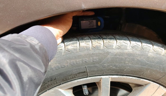 2017 Volkswagen Ameo HIGHLINE1.5L, Diesel, Manual, 1,57,788 km, tyre