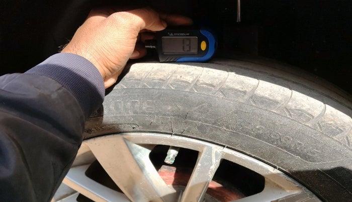 2017 Volkswagen Ameo HIGHLINE1.5L, Diesel, Manual, 1,57,788 km, tyre