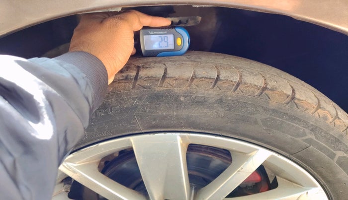 2017 Volkswagen Ameo HIGHLINE1.5L, Diesel, Manual, 1,57,788 km, tyre