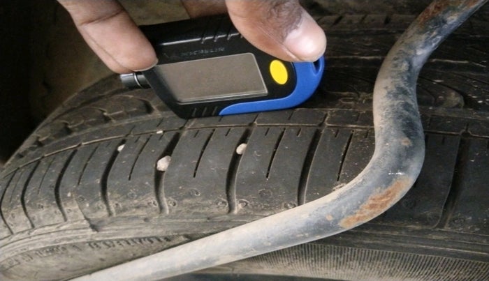 2017 Maruti Ertiga VXI CNG, Petrol, Manual, 67,772 km, tyre