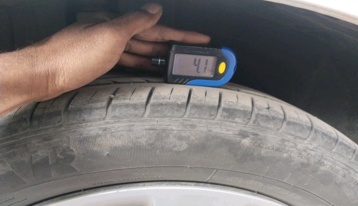 2017 Maruti Ertiga VXI CNG, Petrol, Manual, 67,772 km, tyre