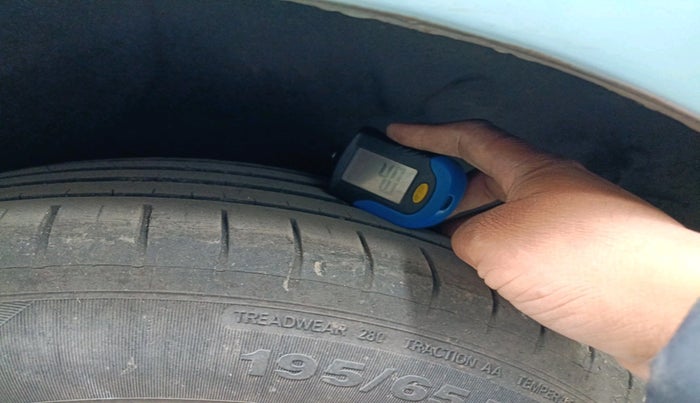 2011 Toyota Corolla Altis G PETROL, Petrol, Manual, 81,811 km, tyre