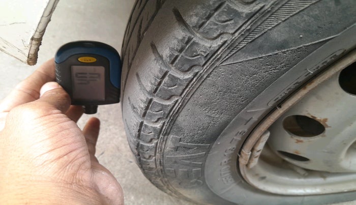 2018 Hyundai Eon ERA +, Petrol, Manual, 1,25,480 km, tyre