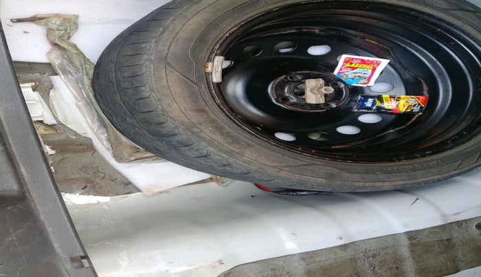 2013 Hyundai Verna FLUIDIC 1.6 CRDI SX, Diesel, Manual, 1,29,728 km, tyre