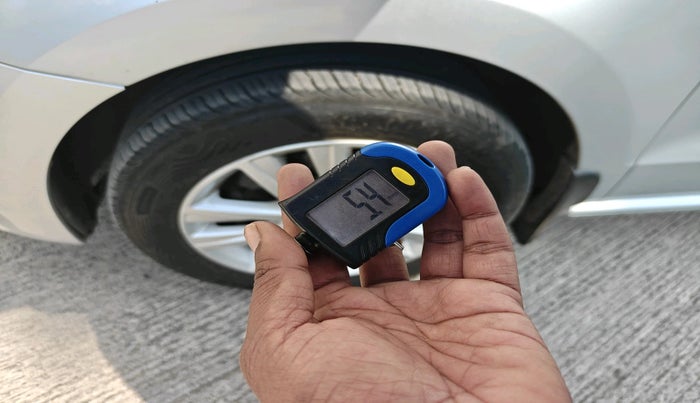 2013 Volkswagen Polo HIGHLINE1.2L, Petrol, Manual, 64,462 km, tyre