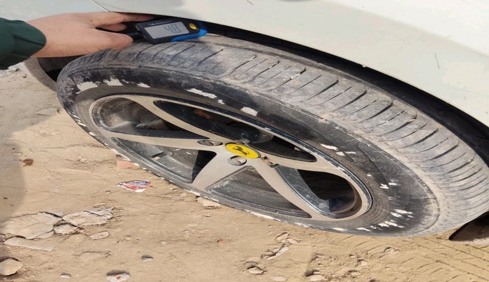 2020 Maruti Swift VXI, Petrol, Manual, 33,700 km, tyre