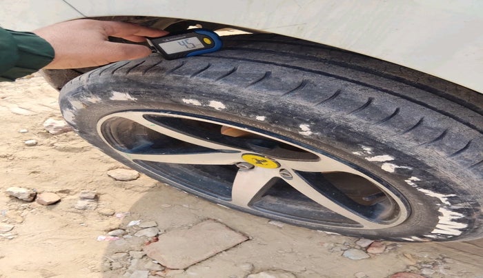 2020 Maruti Swift VXI, Petrol, Manual, 33,700 km, tyre