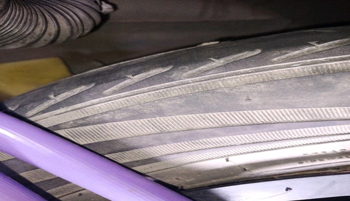 2012 Hyundai i10 MAGNA 1.2, Petrol, Manual, 1,27,543 km, tyre