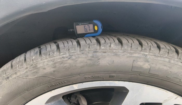 2017 Tata Hexa XTA 4X2 7 STR, Diesel, Automatic, 56,394 km, tyre