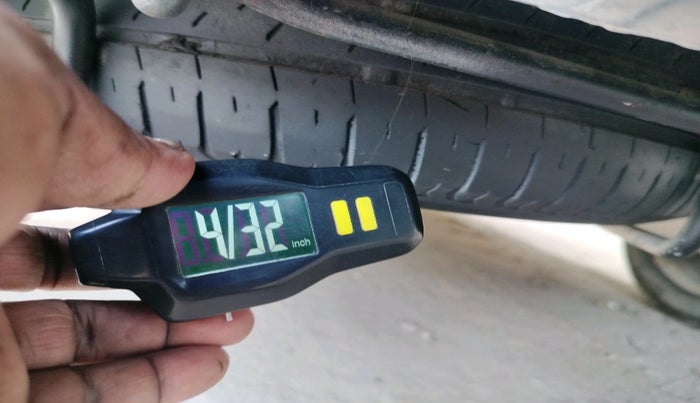 2013 Maruti Ertiga VXI, Petrol, Manual, 1,08,547 km, tyre