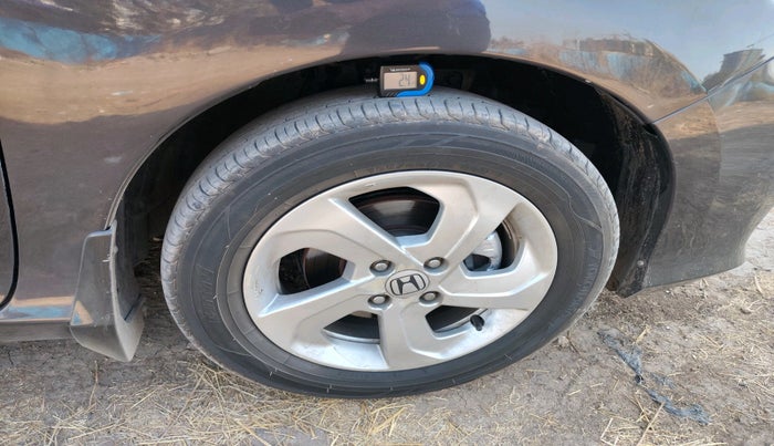 2016 Honda City 1.5L I-VTEC VX CVT, Petrol, Automatic, 1,04,843 km, tyre