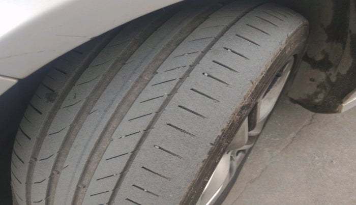 2013 Mercedes Benz E Class E 220 CDI avantgarde, Diesel, Automatic, 1,19,050 km, tyre