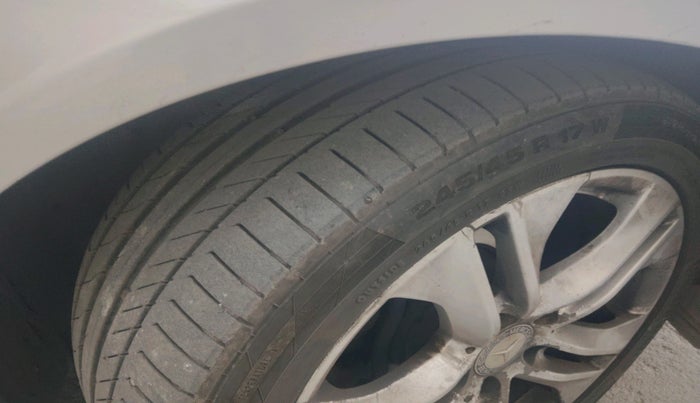 2013 Mercedes Benz E Class E 220 CDI avantgarde, Diesel, Automatic, 1,19,050 km, tyre