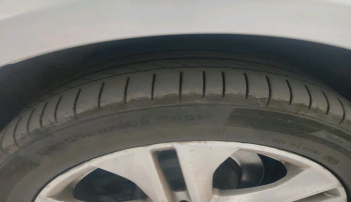 2013 Mercedes Benz E Class E 220 CDI avantgarde, Diesel, Automatic, 1,19,050 km, tyre