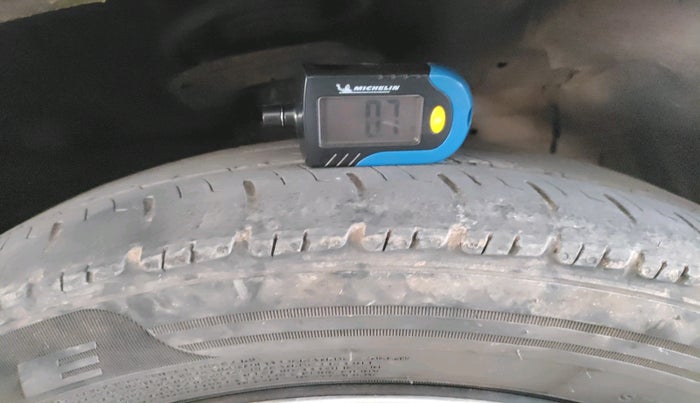 2013 Maruti Ertiga VXI, Petrol, Manual, 1,52,444 km, tyre