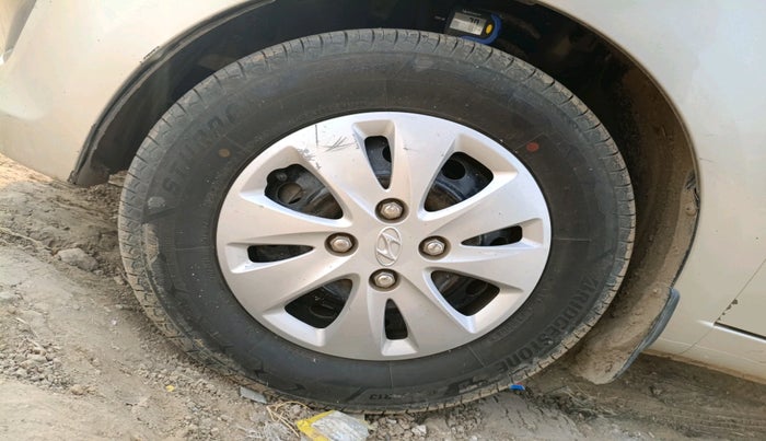 2012 Hyundai i10 MAGNA 1.2, Petrol, Manual, 1,11,641 km, tyre