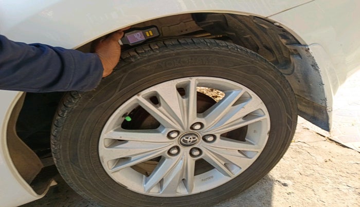 2018 Toyota Innova Crysta 2.8 ZX AT 7 STR, Diesel, Automatic, 1,04,115 km, tyre