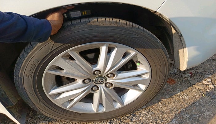 2018 Toyota Innova Crysta 2.8 ZX AT 7 STR, Diesel, Automatic, 1,04,115 km, tyre