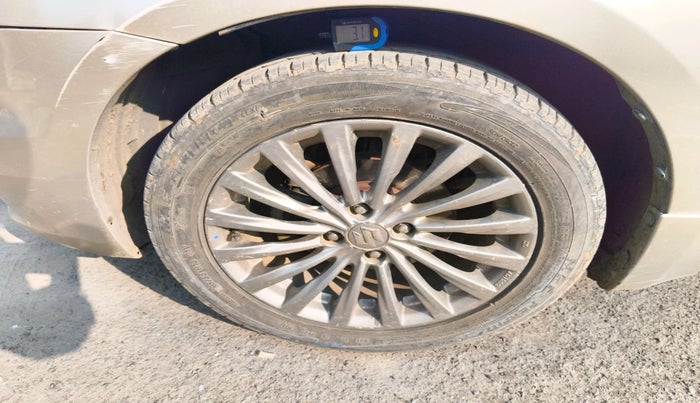 2016 Maruti Ciaz ZXI+ AT, Petrol, Automatic, 82,305 km, tyre