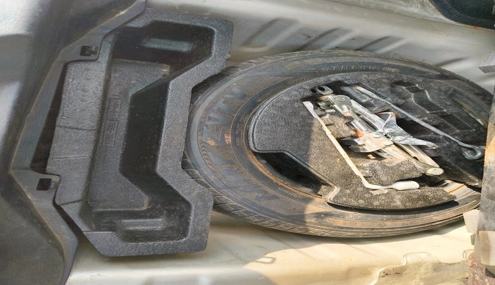 2016 Maruti Ciaz ZXI+ AT, Petrol, Automatic, 82,305 km, tyre