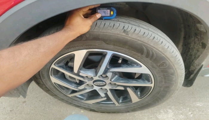 2022 Mahindra XUV300 W8 (O) 1.5 DIESEL AMT, Diesel, Automatic, 23,495 km, tyre