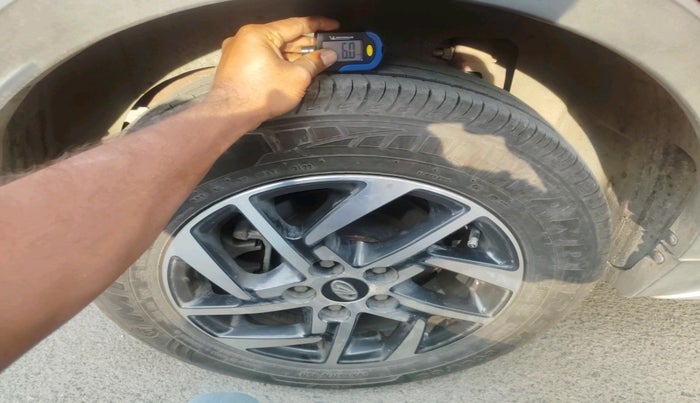 2022 Mahindra XUV300 W8 (O) 1.5 DIESEL AMT, Diesel, Automatic, 23,495 km, tyre