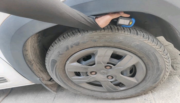 2019 Renault Kwid RXT 1.0 AMT (O), Petrol, Automatic, 22,579 km, tyre