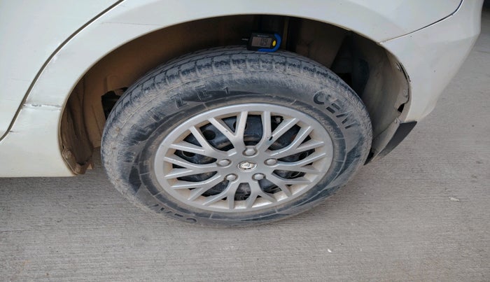 2017 Maruti Swift VXI O, Petrol, Manual, 84,181 km, tyre