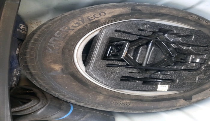 2017 Hyundai New Elantra 2.0 SX(O) AT PETROL, Petrol, Automatic, 1,17,546 km, tyre