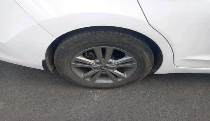 2017 Hyundai New Elantra 2.0 SX(O) AT PETROL, Petrol, Automatic, 1,17,546 km, tyre